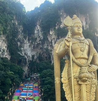Image: Murugun Statue at the Batu Caves in Malaysia